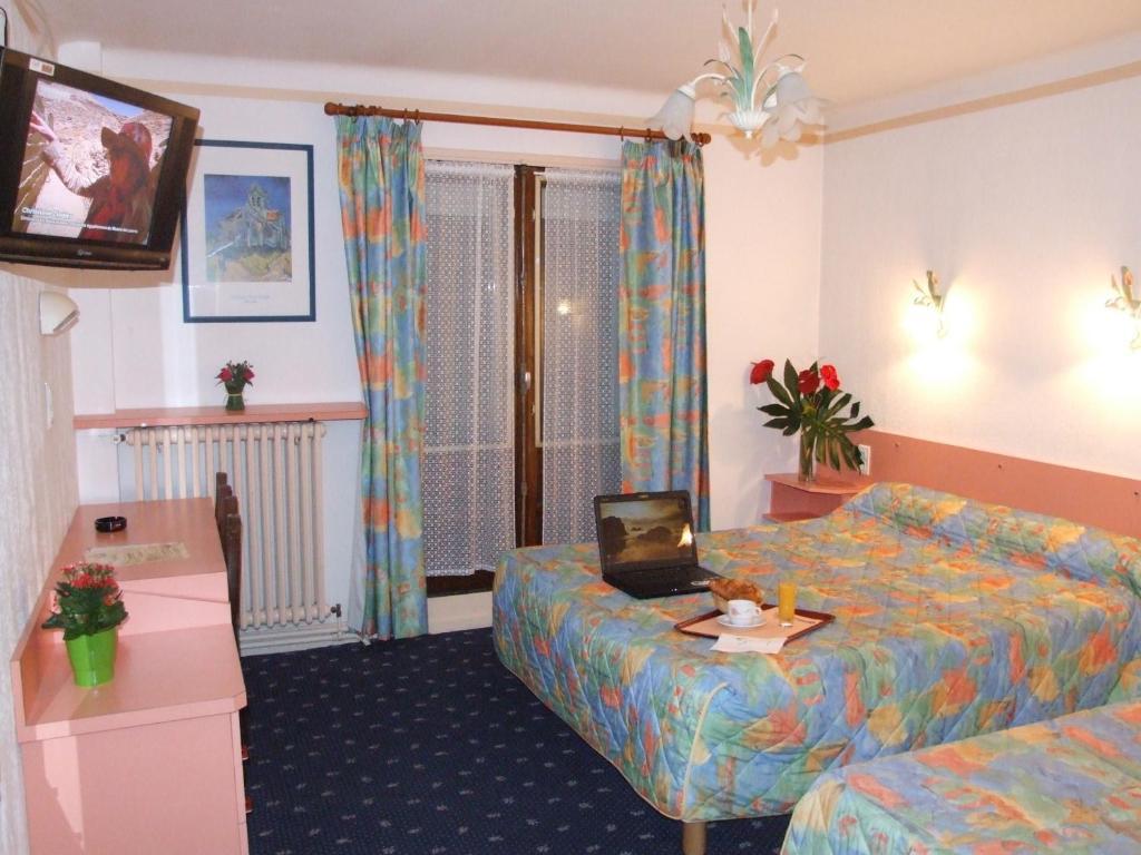 Hotel & Restaurant Azur La Freissinouse Room photo